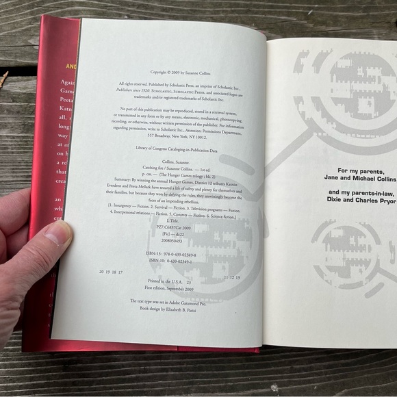 Catching Fire First Edition 2009 Hardcover Book By Suzanne Collins - Picture 2 of 14